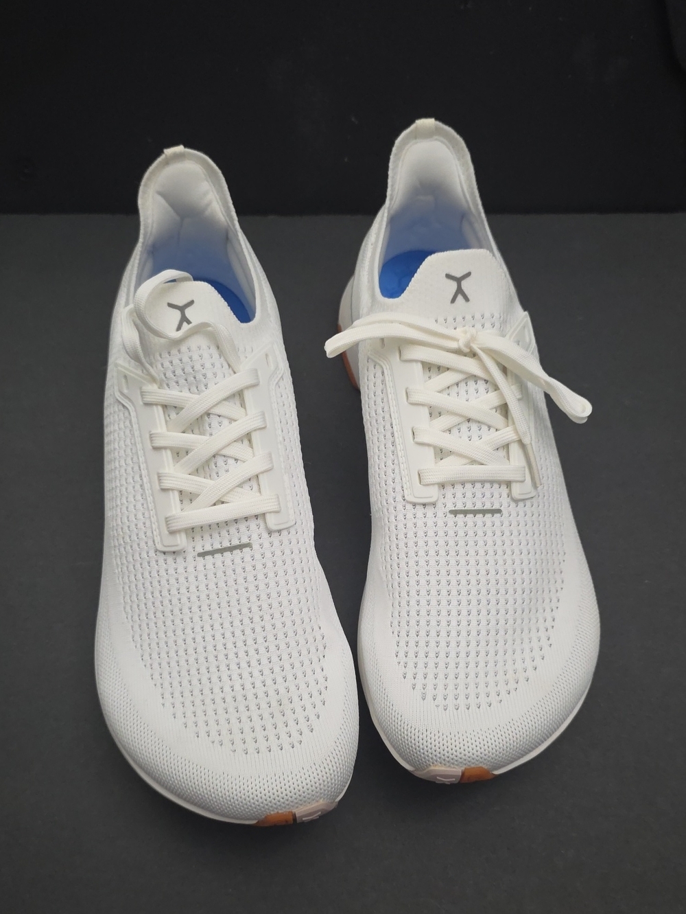 Flux Men's White Knit Athletic Sneakers with Blue Lining